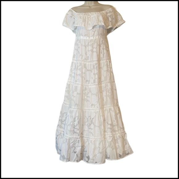 NWT WHITE OFF-THE-SHOULDER RUFFLED LACE MAXI DRESS Medium - Picture 4 of 17